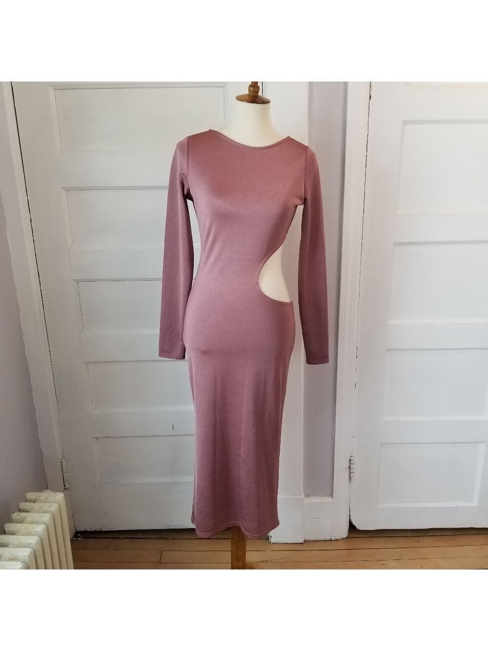 NWT Fashion Nova Show a Little Cut Out Midi Dress, Size L - Picture 2 of 14